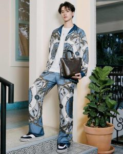 Inspirasi OOTD Kekinian, Ala Keng Harit Jadi Sorotan