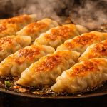 Kuliner Gyoza! Camilan Jepang Dengan Isian Gurih & Saus Khas