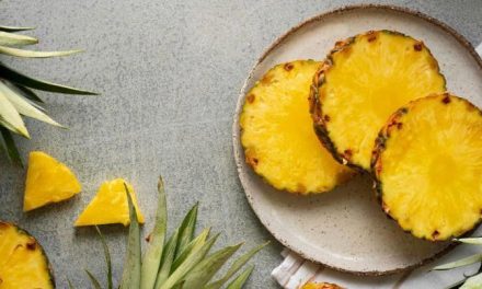 Buah Tropis Andalan! Nanas Bantu Tambah Kalori Tanpa Ribet