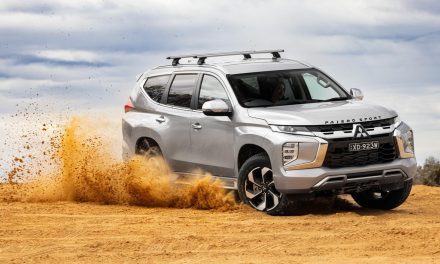 SUV Diesel Andalan! Mitsubishi Pajero Sport GLS Untuk Keluarga