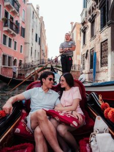 Liburan Cinta El Rumi & Syifa Hadju Di Italia, Romantis Banget!