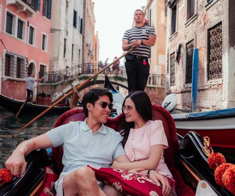 Liburan Cinta El Rumi & Syifa Hadju Di Italia, Romantis Banget!
