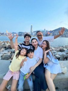Family Time! Mona Ratuliu & Keluarga Liburan Seru Di Hong Kong