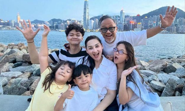 Family Time! Mona Ratuliu & Keluarga Liburan Seru Di Hong Kong